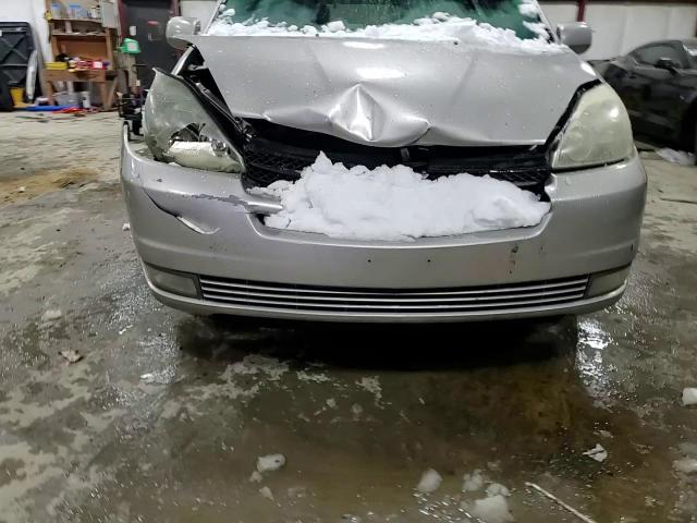 2004 Toyota Sienna - Image 12