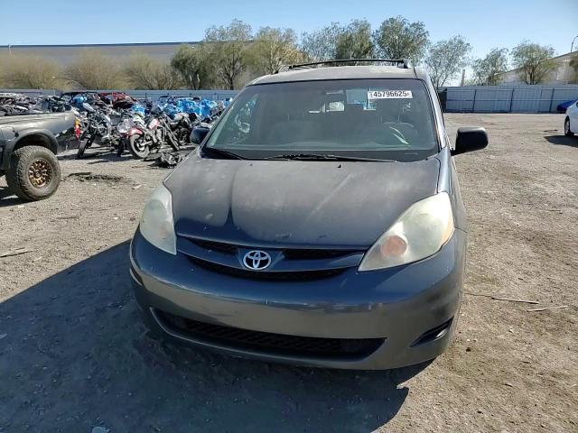 2010 Toyota Sienna - Image 12