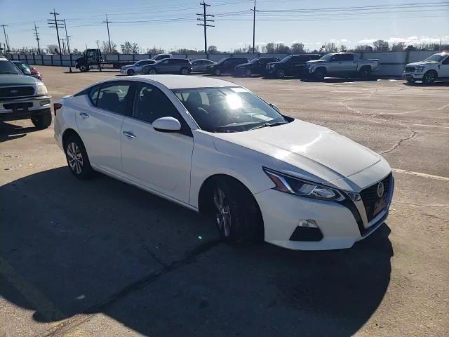 2019 Nissan Altima - Image 11