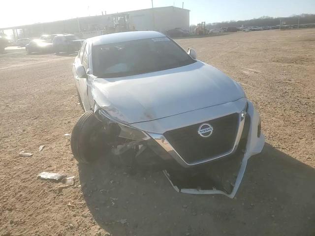 2019 Nissan Altima - Image 11