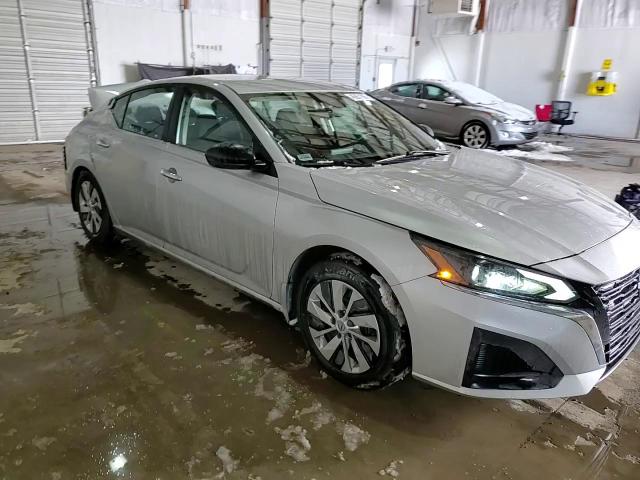 2024 Nissan Altima - Image 11