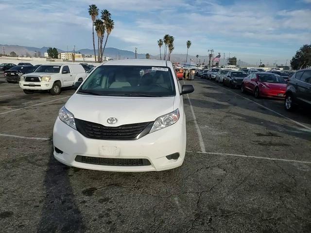 2015 Toyota Sienna - Image 12