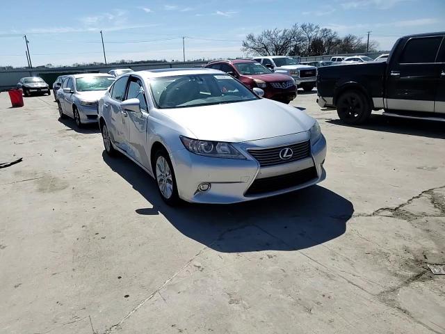 2014 Lexus ES - Image 10