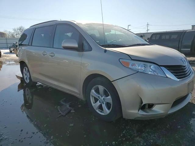 2013 Toyota Sienna - Image 12