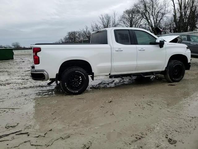 2020 Chevrolet Silverado - Image 13