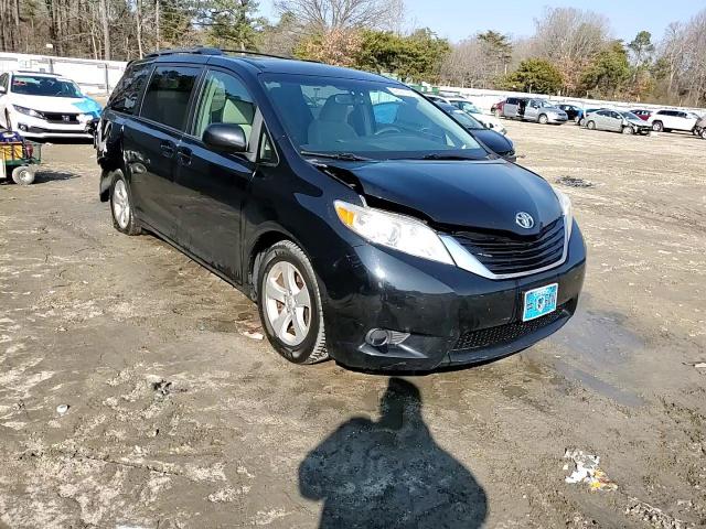 2017 Toyota Sienna - Image 14