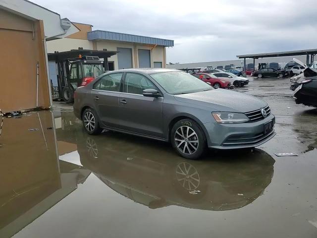 2017 Volkswagen Jetta - Image 11