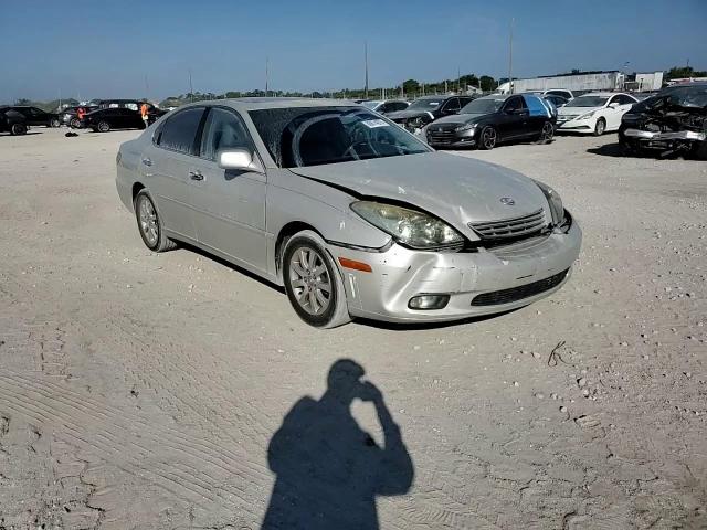 2004 Lexus ES - Image 11