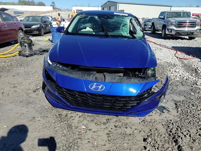 2022 Hyundai Elantra - Image 12