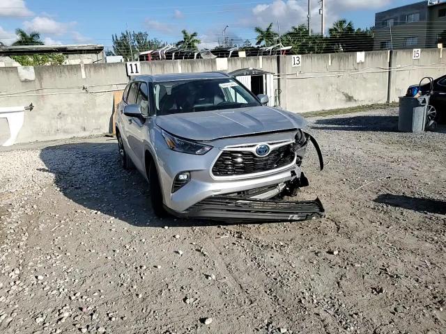 2022 Toyota Highlander - Image 14