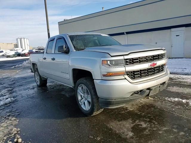 2016 Chevrolet Silverado - Image 11