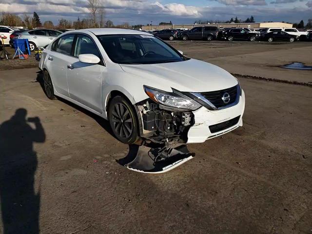 2018 Nissan Altima - Image 10
