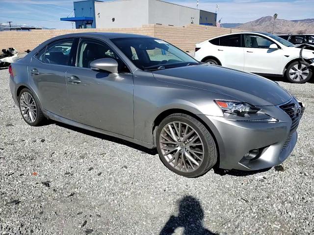 2016 Lexus IS - Image 10