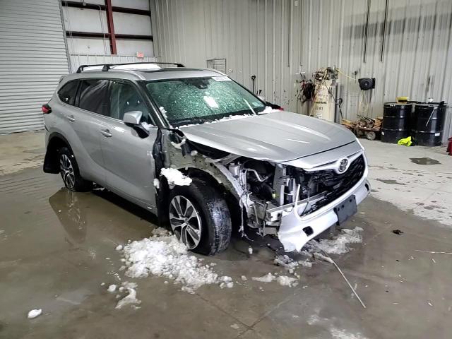 2022 Toyota Highlander - Image 15