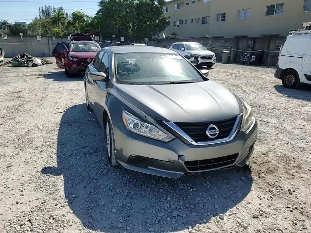 2017 Nissan Altima - Image 11