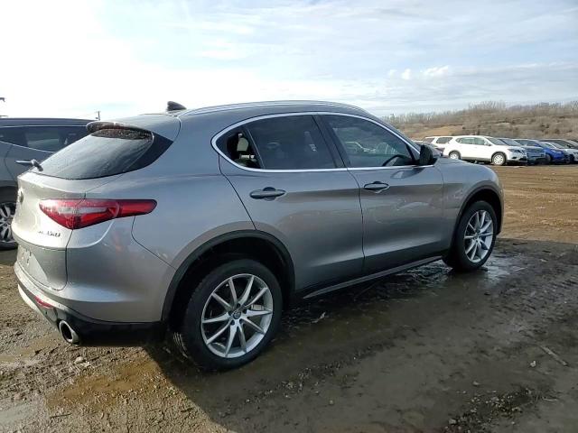 2018 Alfa Romeo Stelvio - Image 14