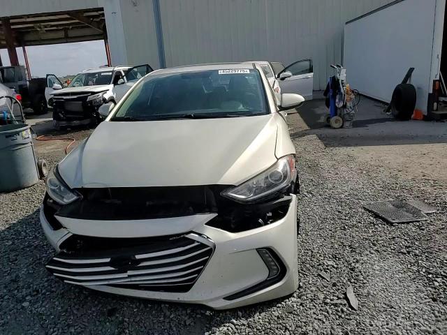 2017 Hyundai Elantra - Image 13