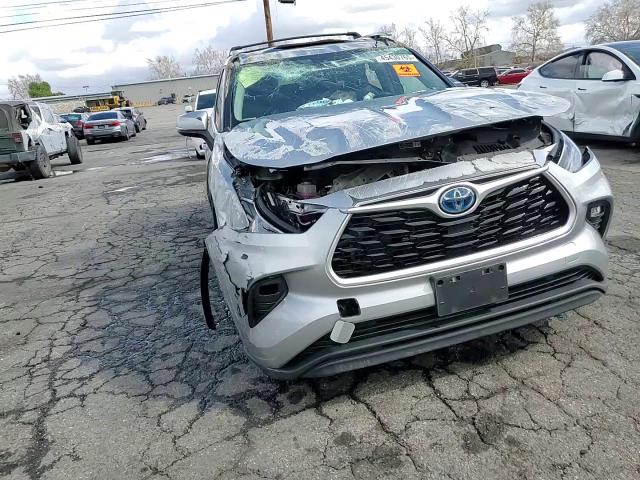 2022 Toyota Highlander - Image 11