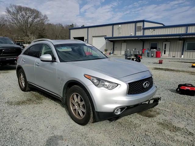 2017 Infiniti QX70 - Image 12