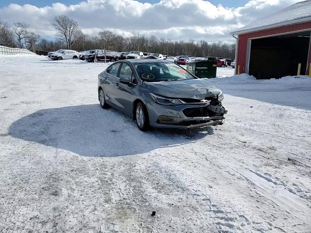 2018 Chevrolet Cruze - Image 13