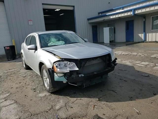 2011 Dodge Avenger - Image 11