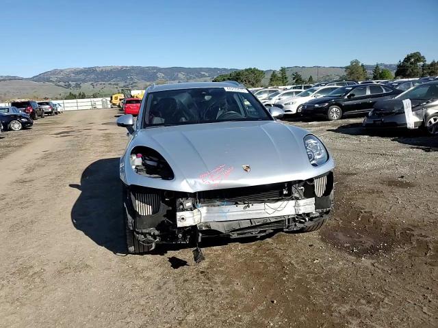 2017 Porsche Macan - Image 12