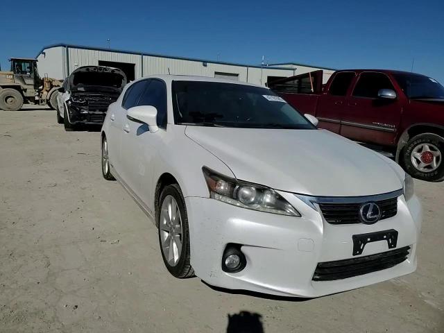 2011 Lexus CT - Image 11