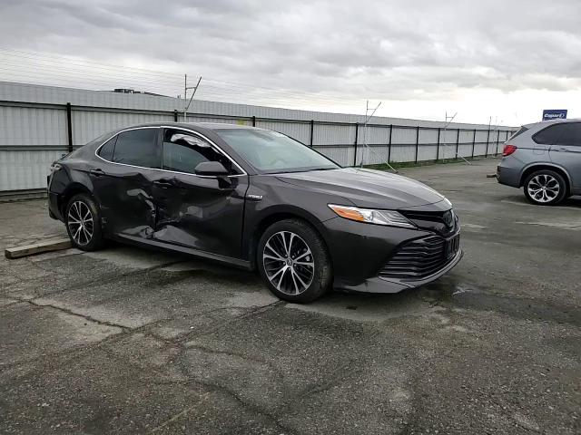 2019 Toyota Camry - Image 10