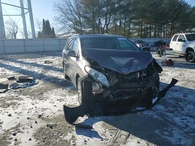 2011 Toyota Sienna - Image 12
