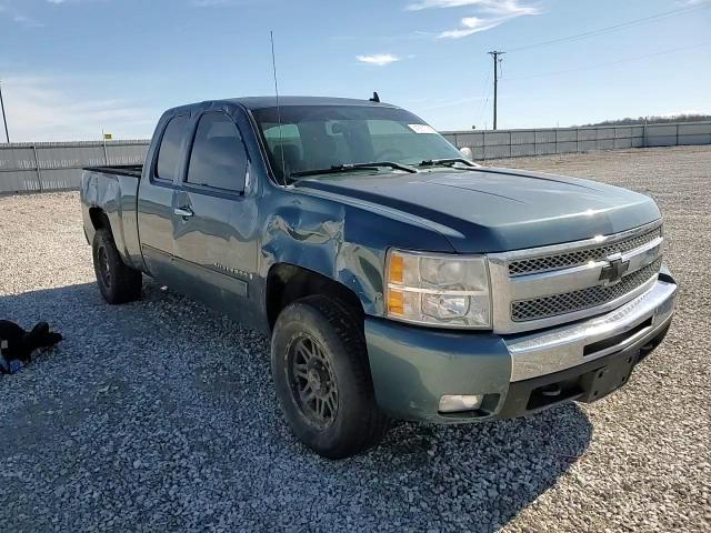 2009 Chevrolet Silverado - Image 11