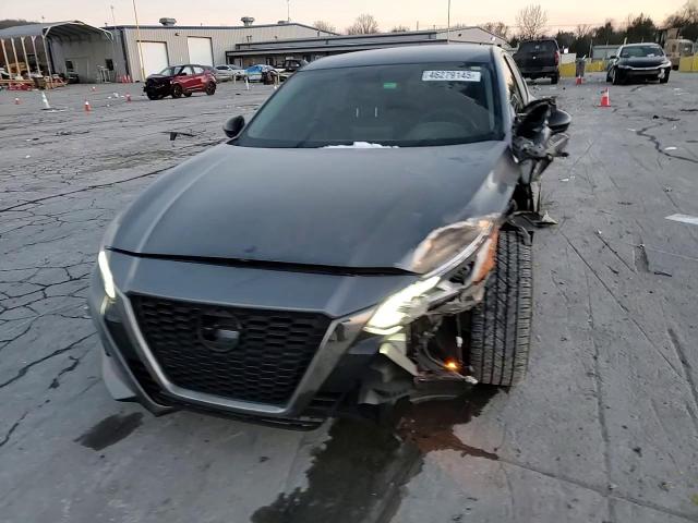 2019 Nissan Altima - Image 10