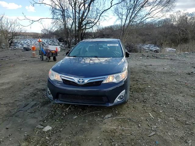 2014 Toyota Camry - Image 10