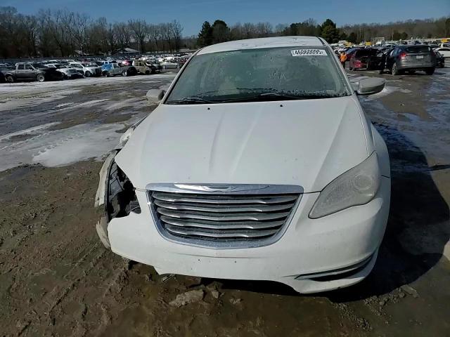 2013 Chrysler 200 - Image 10