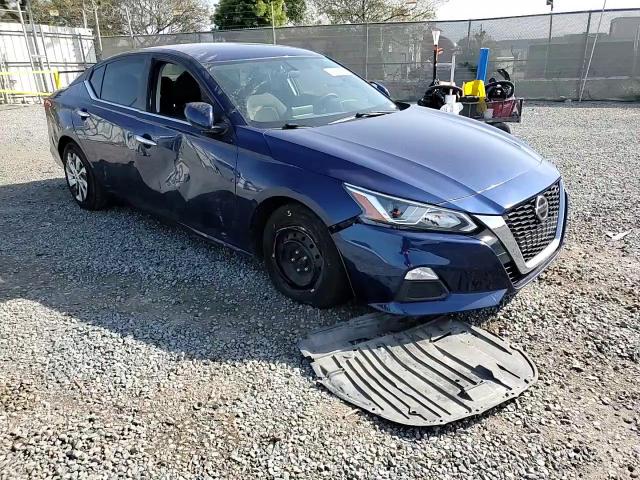 2019 Nissan Altima - Image 10