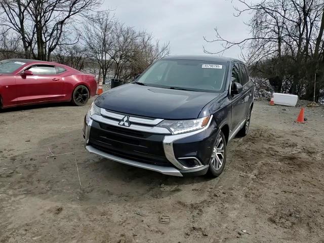 2018 Mitsubishi Outlander - Image 11