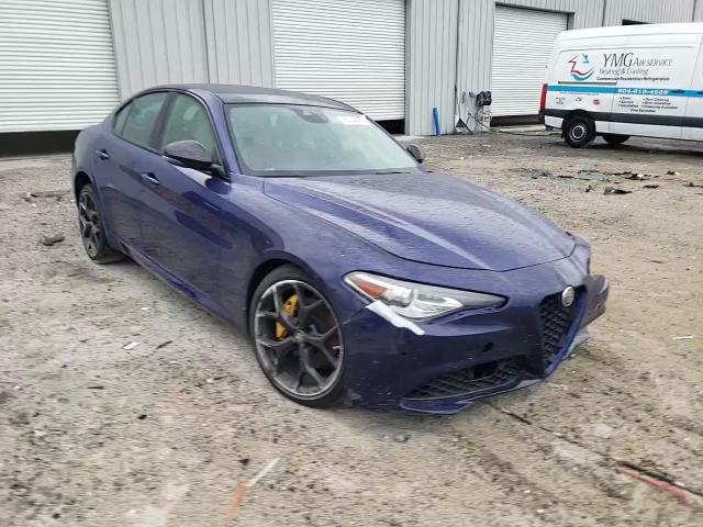 2021 Alfa Romeo Giulia - Image 10