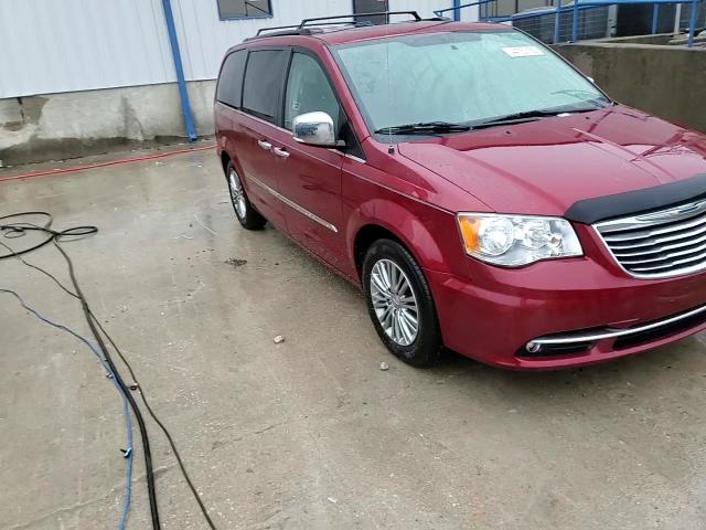 2014 Chrysler Town & Country - Image 14