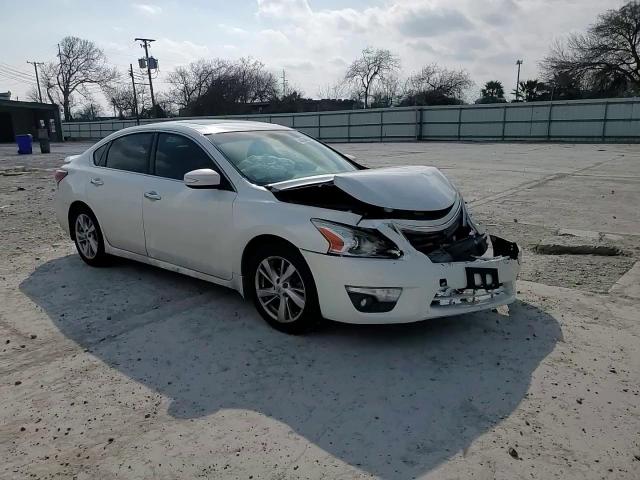 2015 Nissan Altima - Image 10
