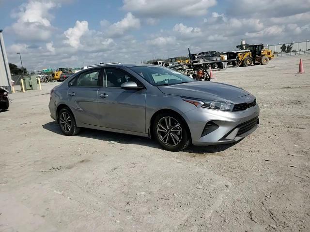 2022 Kia Forte - Image 11