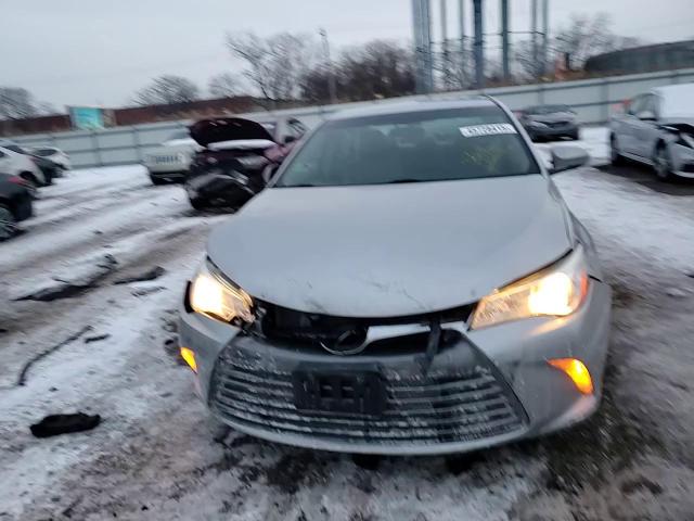 2016 Toyota Camry - Image 11