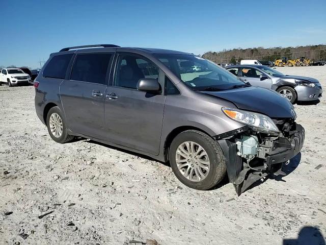 2015 Toyota Sienna - Image 12