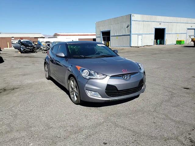 2017 Hyundai Veloster - Image 10