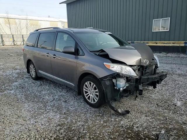 2017 Toyota Sienna - Image 12