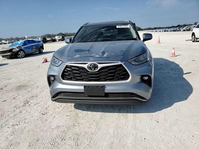 2020 Toyota Highlander - Image 11