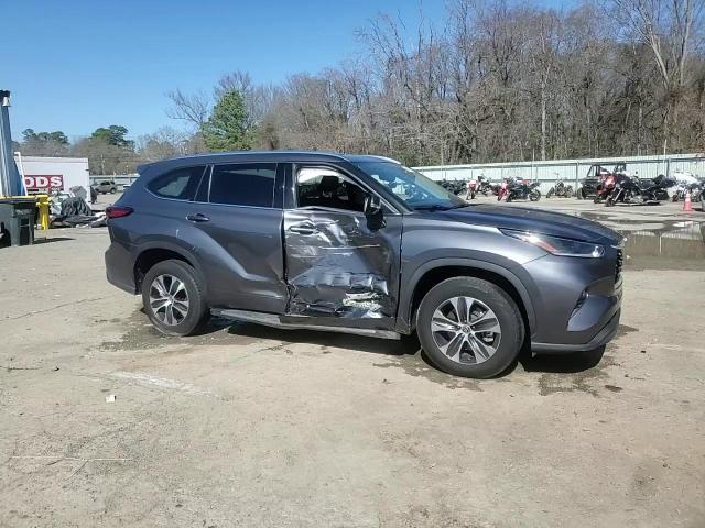 2021 Toyota Highlander - Image 14