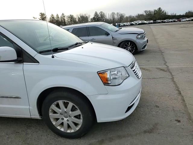 2015 Chrysler Town & Country - Image 11