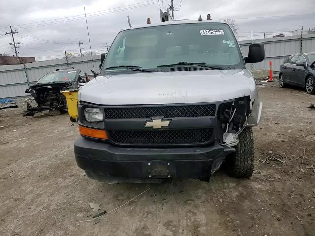 2017 Chevrolet Express - Image 11