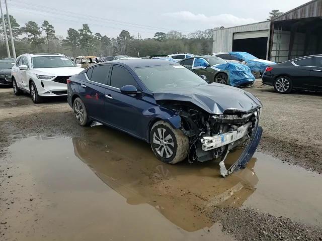 2019 Nissan Altima - Image 10