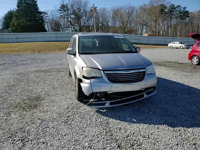 2016 Chrysler Town & Country - Image 12