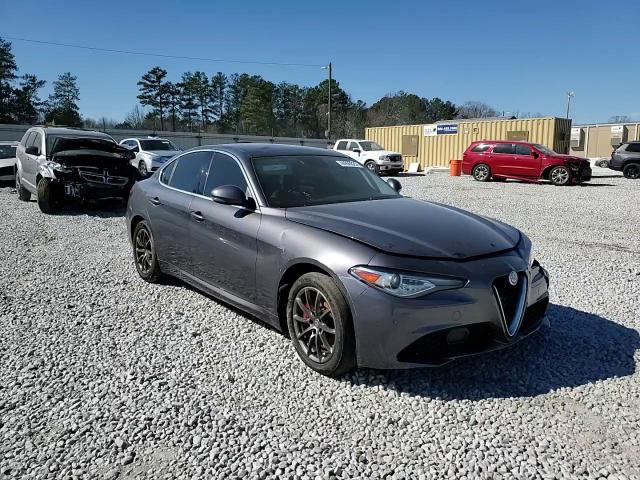 2018 Alfa Romeo Giulia - Image 13